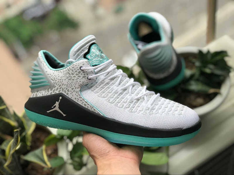 Air Jordan XXXII Low AH3347 101 40 47.5